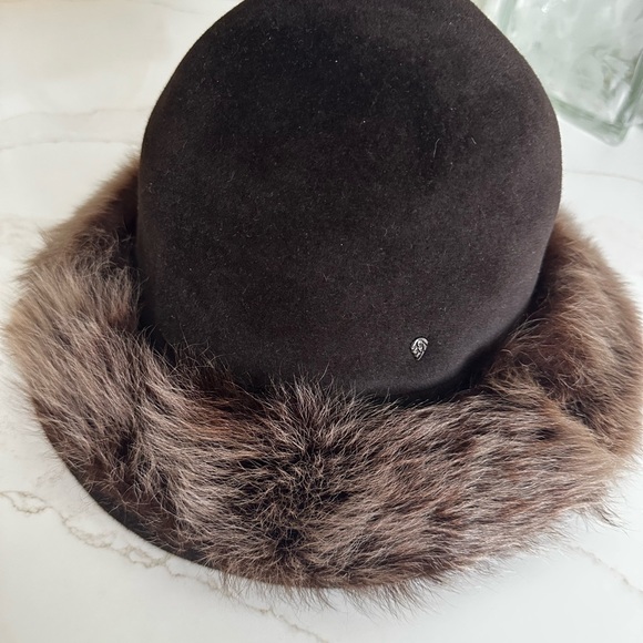 Helen Kaminski Felt Sheep Shearling Packable Adjustable Hat One Size. A beauty!